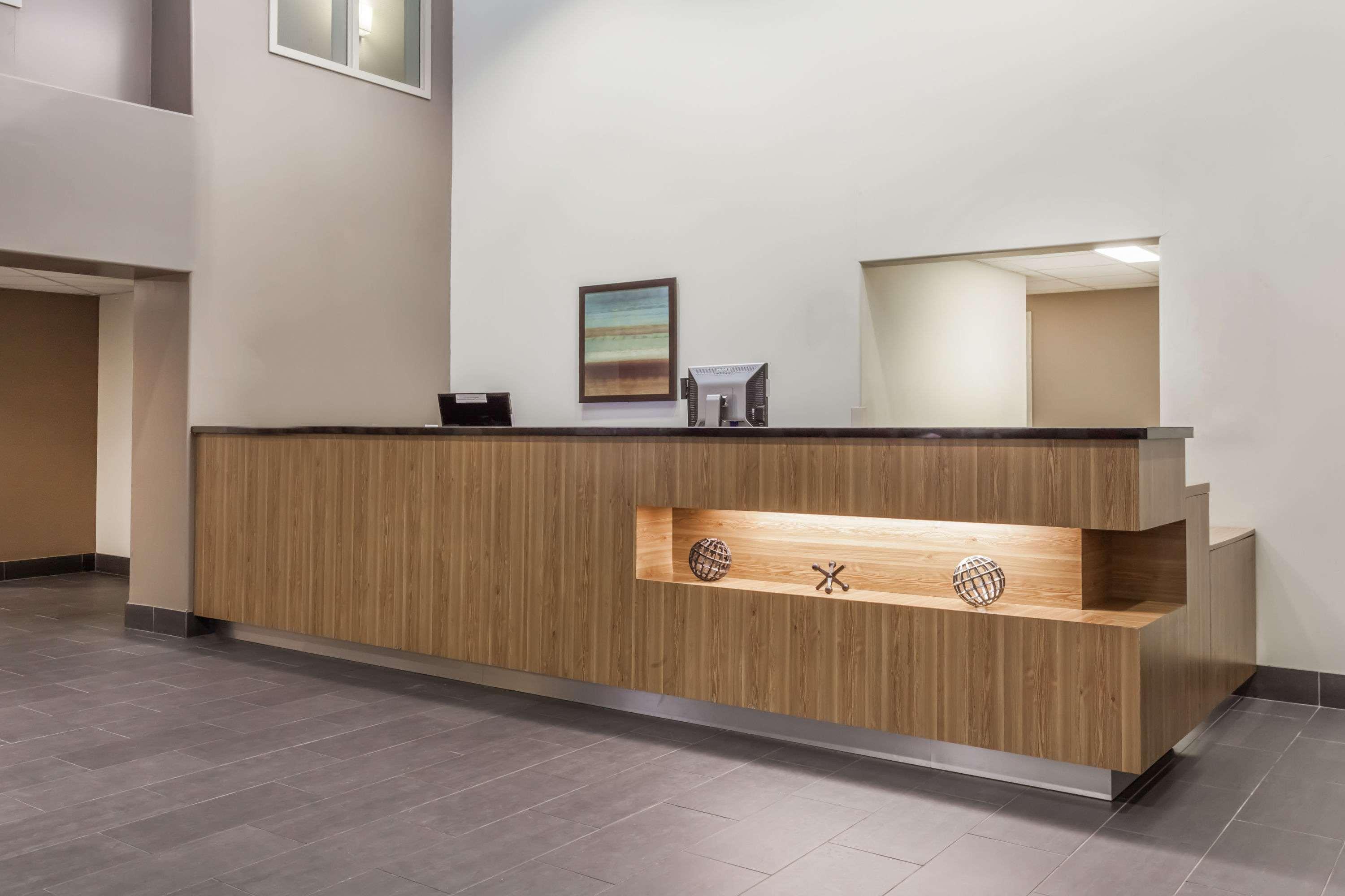Super 8 By Wyndham Peterborough Hotel Exterior photo