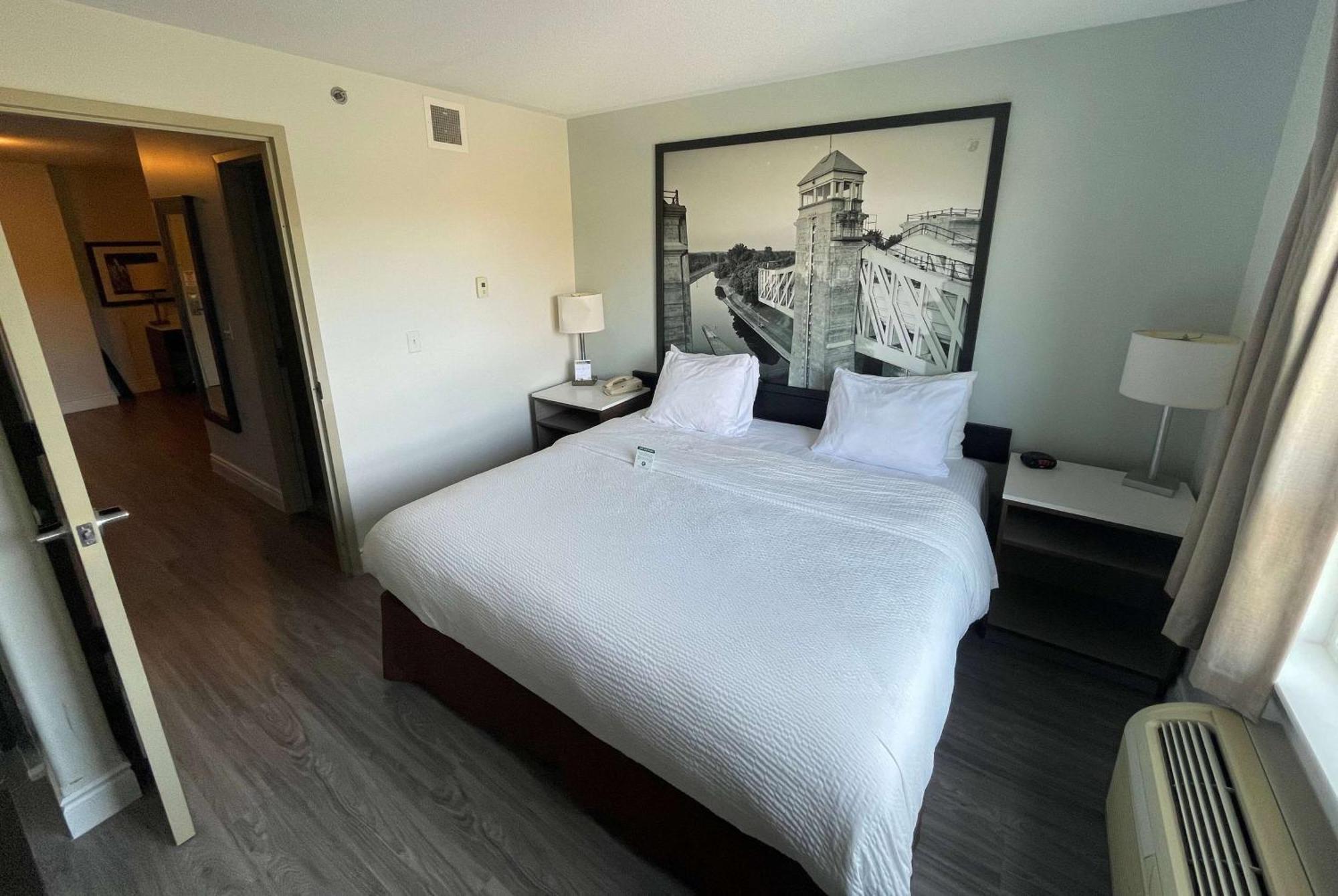 Super 8 By Wyndham Peterborough Hotel Exterior photo