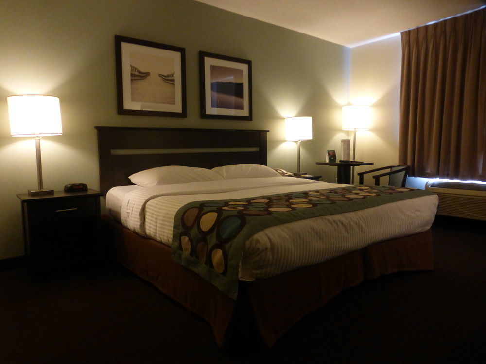 Super 8 By Wyndham Peterborough Hotel Exterior photo