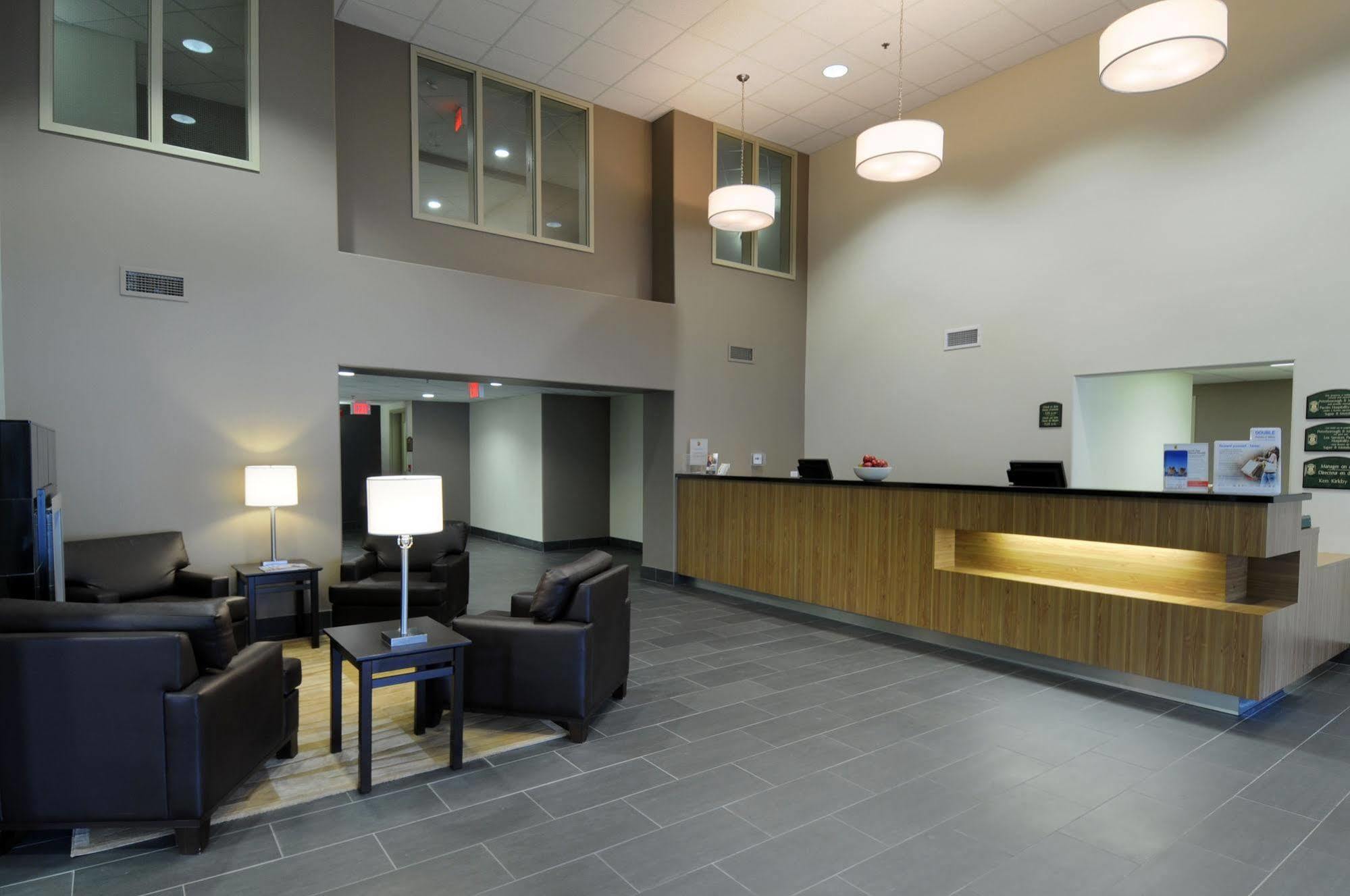 Super 8 By Wyndham Peterborough Hotel Interior photo