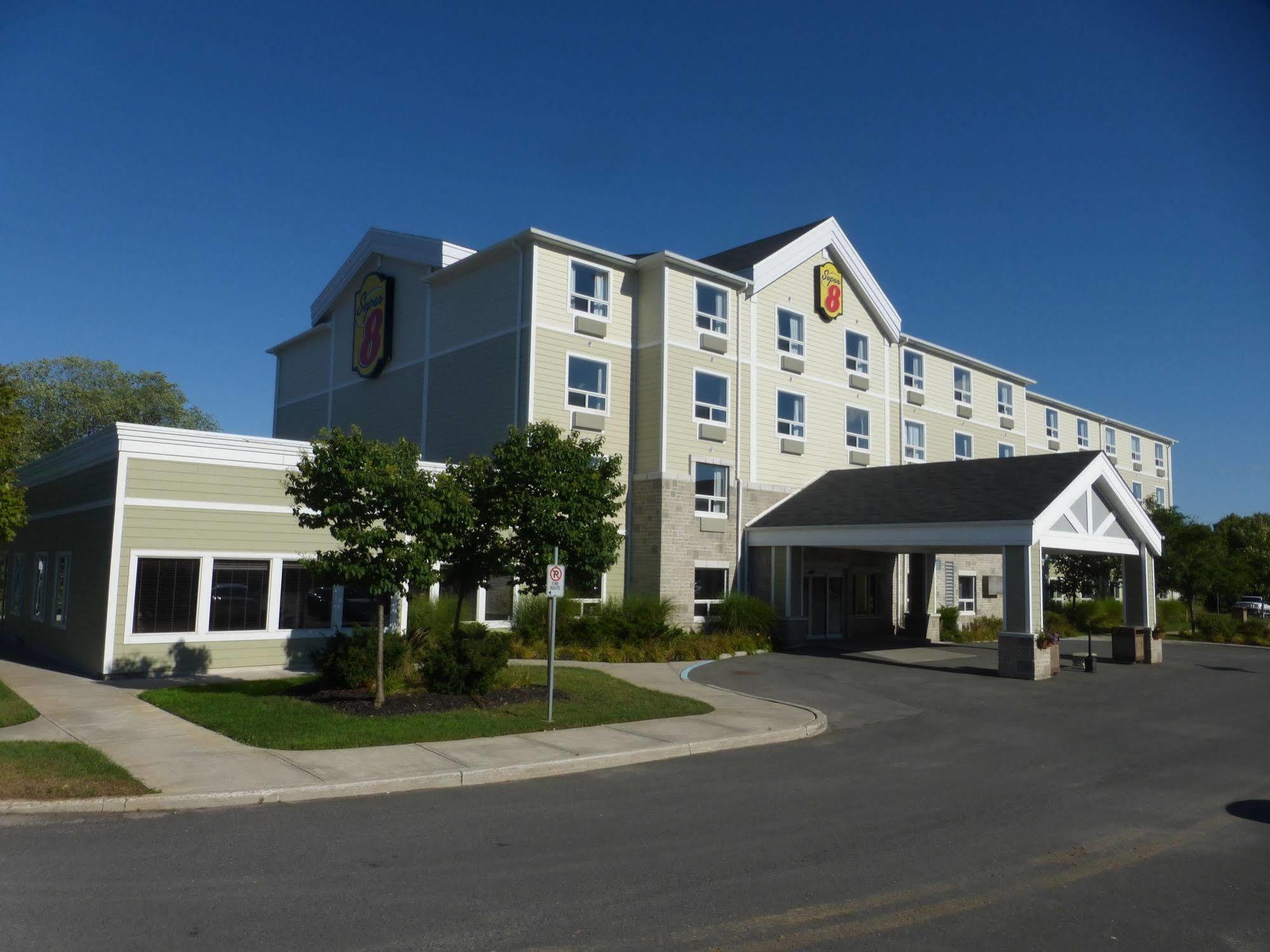 Super 8 By Wyndham Peterborough Hotel Exterior photo